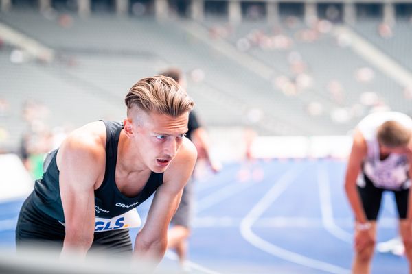 Artur Beimler (SC DHfK Leipzig e.V.) nach dem 800m Halbfinale waehrend der deutschen Leichtathletik-Meisterschaften im Olympiastadion am 25.06.2022 in Berlin